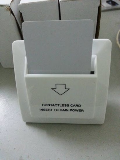 Tìm hiểu về công tắc thẻ từ khách sạn và những tác dụng to lớn
